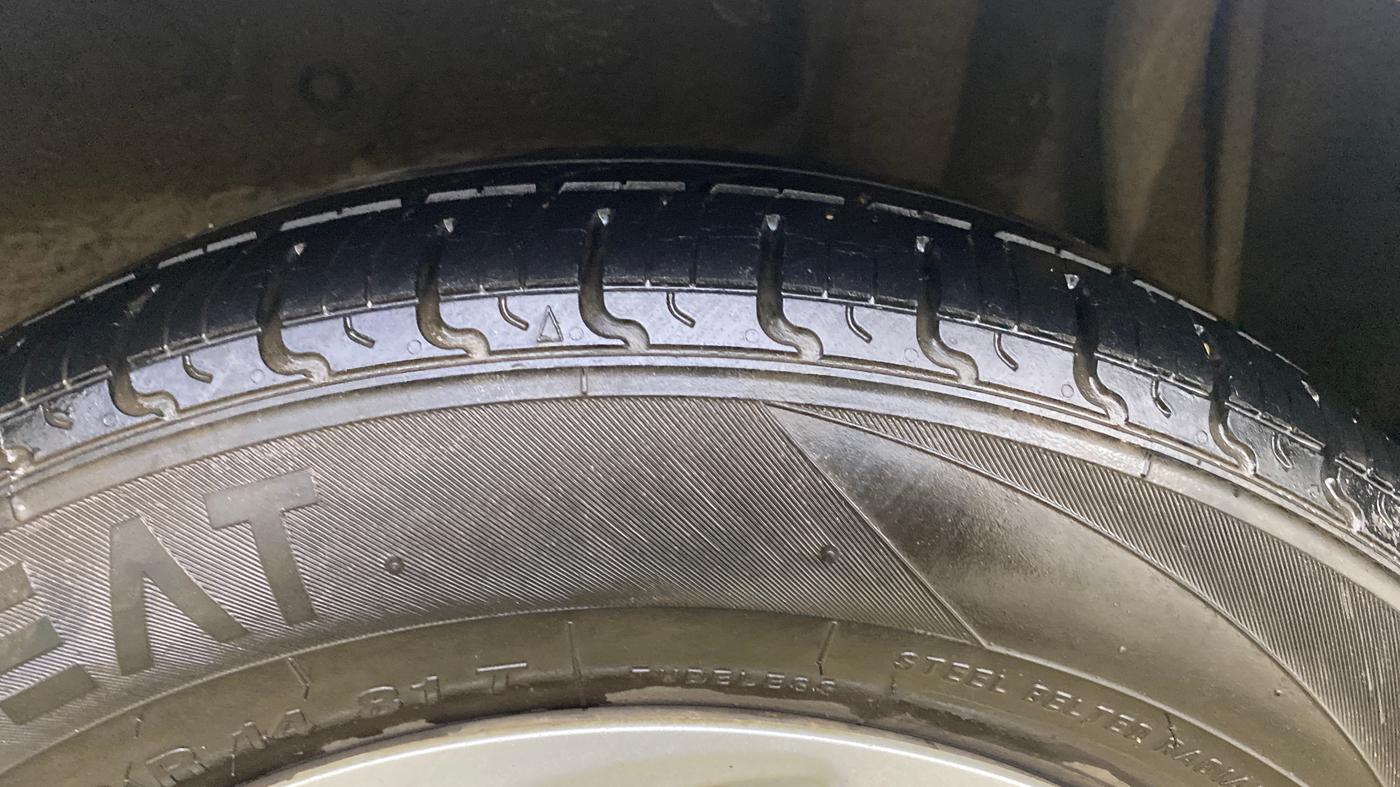 2016 Maruti Celerio ZXI, CNG, Manual, 56,767 km, Left Rear Tyre Tread