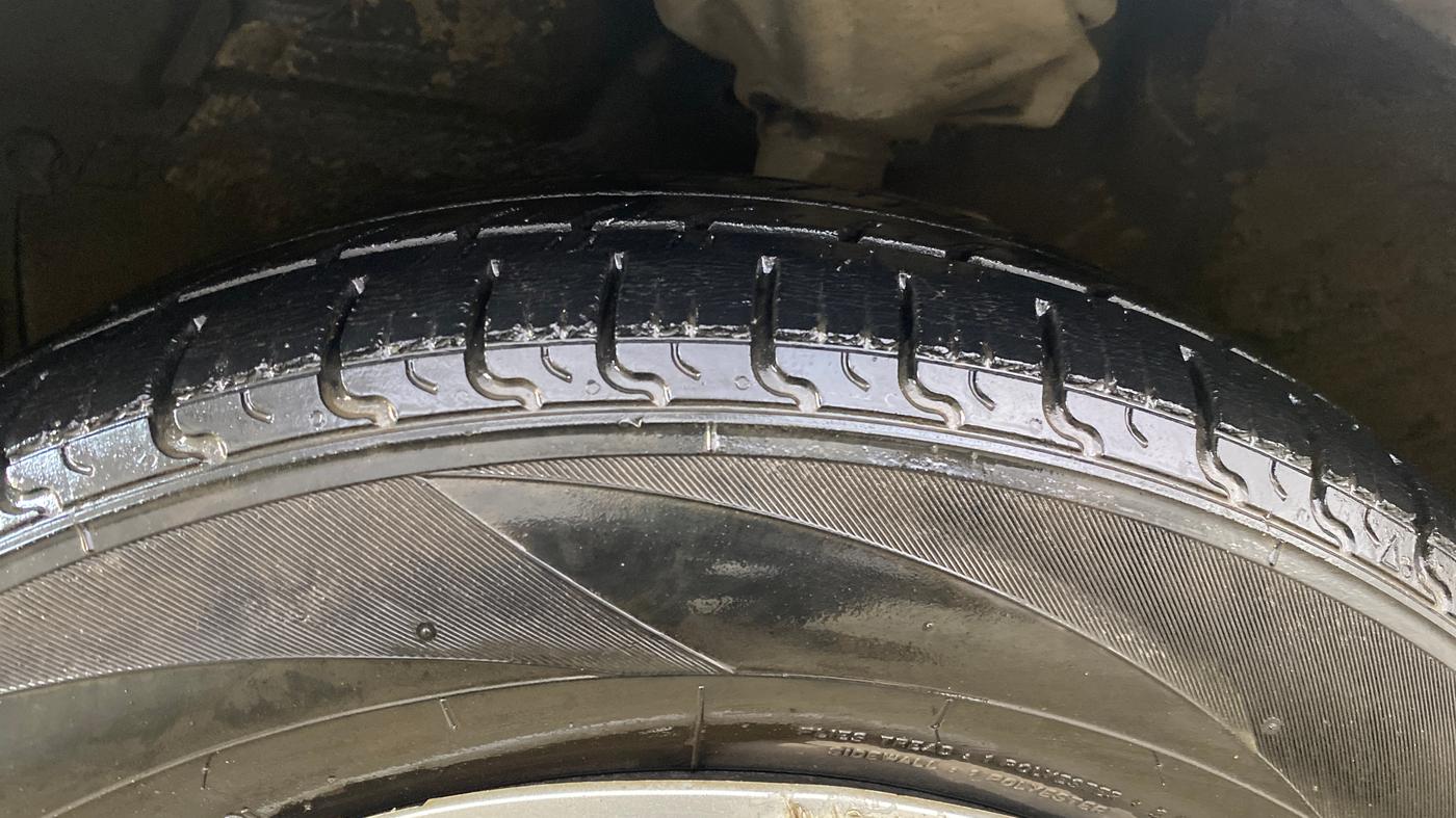 2016 Maruti Celerio ZXI, CNG, Manual, 56,767 km, Left Front Tyre Tread