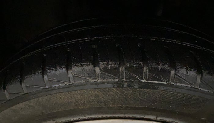 2022 Renault Kwid RXT 1.0 (O), Petrol, Manual, 30,564 km, Left Front Tyre Tread