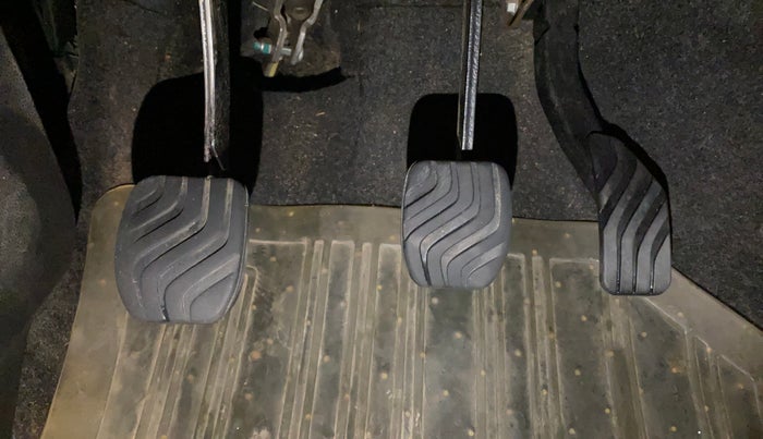 2022 Renault Kwid RXT 1.0 (O), Petrol, Manual, 30,564 km, Pedals