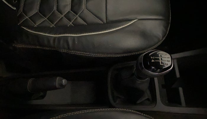 2022 Renault Kwid RXT 1.0 (O), Petrol, Manual, 30,564 km, Gear Lever