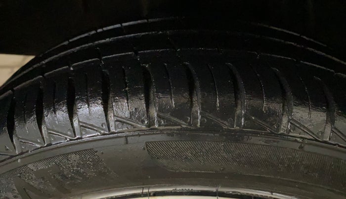 2022 Renault Kwid RXT 1.0 (O), Petrol, Manual, 30,564 km, Right Rear Tyre Tread