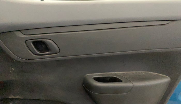 2022 Renault Kwid RXT 1.0 (O), Petrol, Manual, 30,564 km, Driver Side Door Panels Control