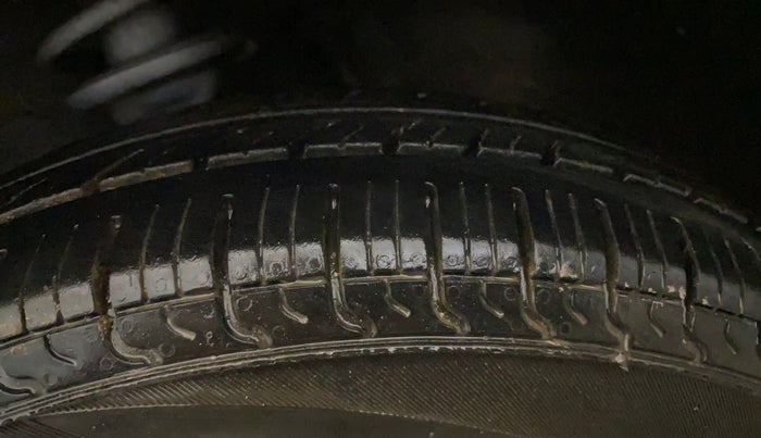 2017 Maruti Alto 800 VXI, Petrol, Manual, 57,514 km, Left Front Tyre Tread