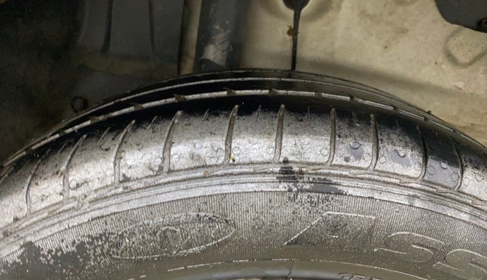 2017 Maruti Ertiga VXI CNG, CNG, Manual, 90,953 km, Right Rear Tyre Tread