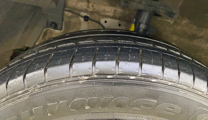 2017 Maruti Ertiga VXI CNG, CNG, Manual, 90,953 km, Left Front Tyre Tread