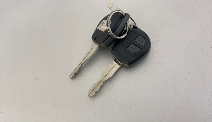 2017 Maruti Ertiga VXI CNG, CNG, Manual, 90,953 km, Key Close Up