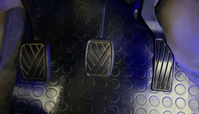 2017 Maruti Ertiga VXI CNG, CNG, Manual, 90,953 km, Pedals