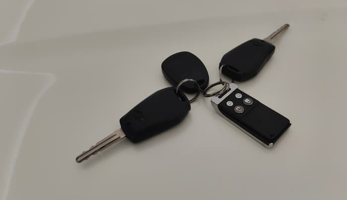 2016 Mahindra Kuv100 K4 5 STR, Petrol, Manual, 44,283 km, Key Close Up