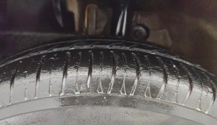 2016 Mahindra Kuv100 K4 5 STR, Petrol, Manual, 44,283 km, Left Front Tyre Tread