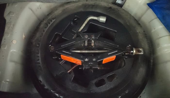 2016 Mahindra Kuv100 K4 5 STR, Petrol, Manual, 44,283 km, Spare Tyre