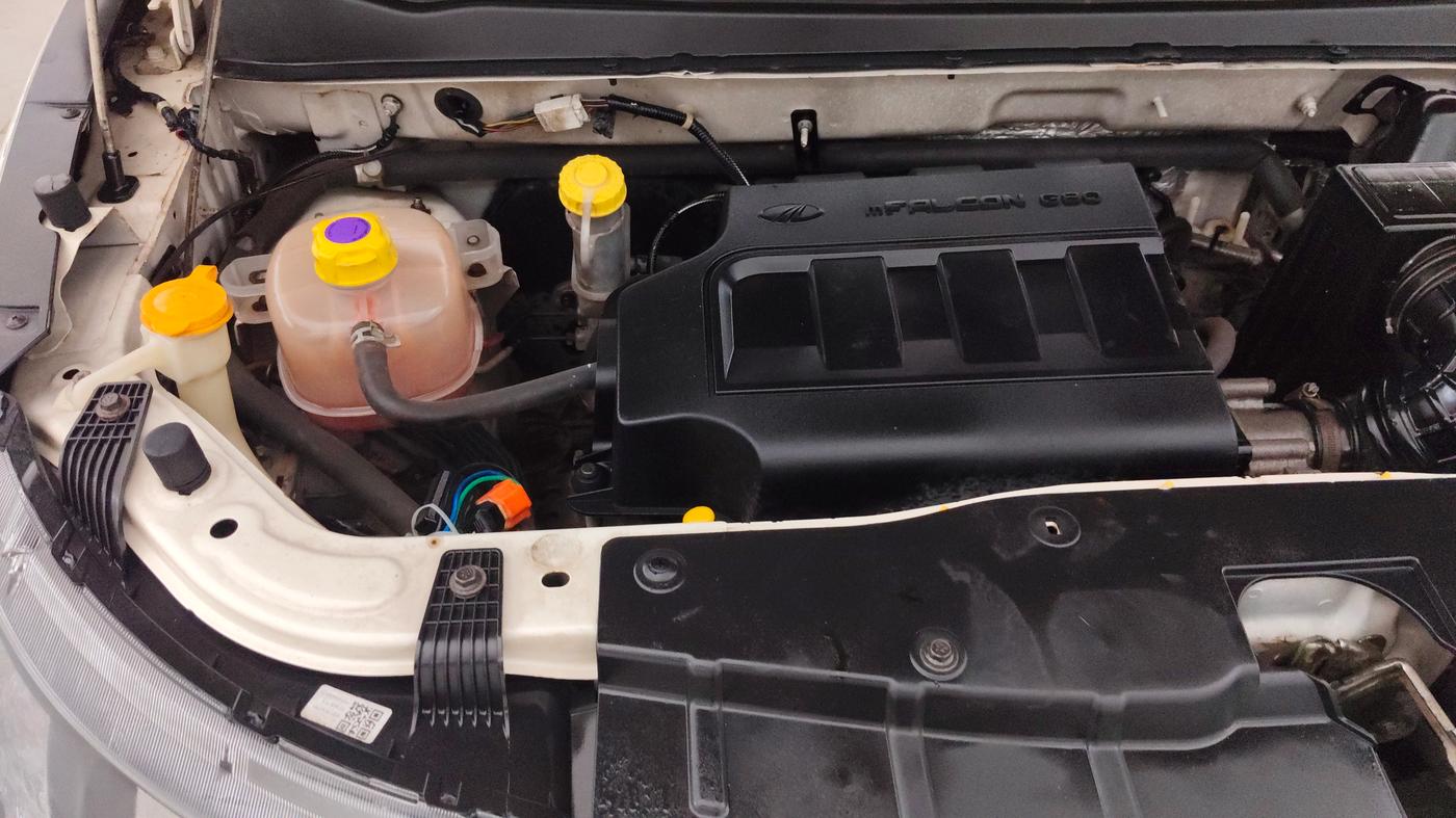 2016 Mahindra Kuv100 K4 5 STR, Petrol, Manual, 44,283 km, Engine View - Right
