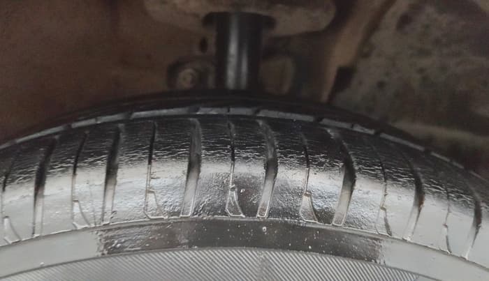 2016 Mahindra Kuv100 K4 5 STR, Petrol, Manual, 44,283 km, Right Front Tyre Tread