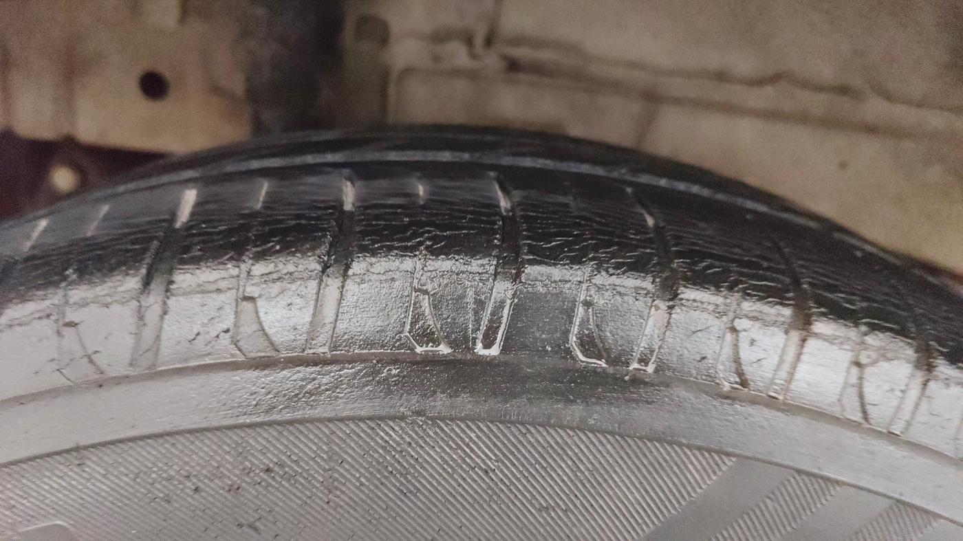 2016 Mahindra Kuv100 K4 5 STR, Petrol, Manual, 44,283 km, Right Rear Tyre Tread