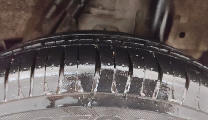 2016 Mahindra Kuv100 K4 5 STR, Petrol, Manual, 44,283 km, Left Rear Tyre Tread