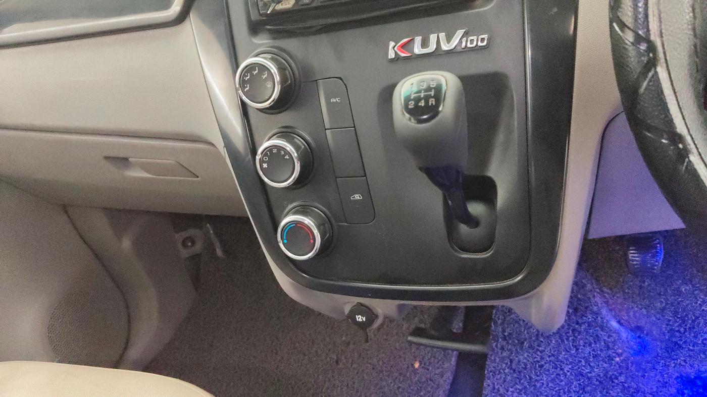 2016 Mahindra Kuv100 K4 5 STR, Petrol, Manual, 44,283 km, Gear Lever