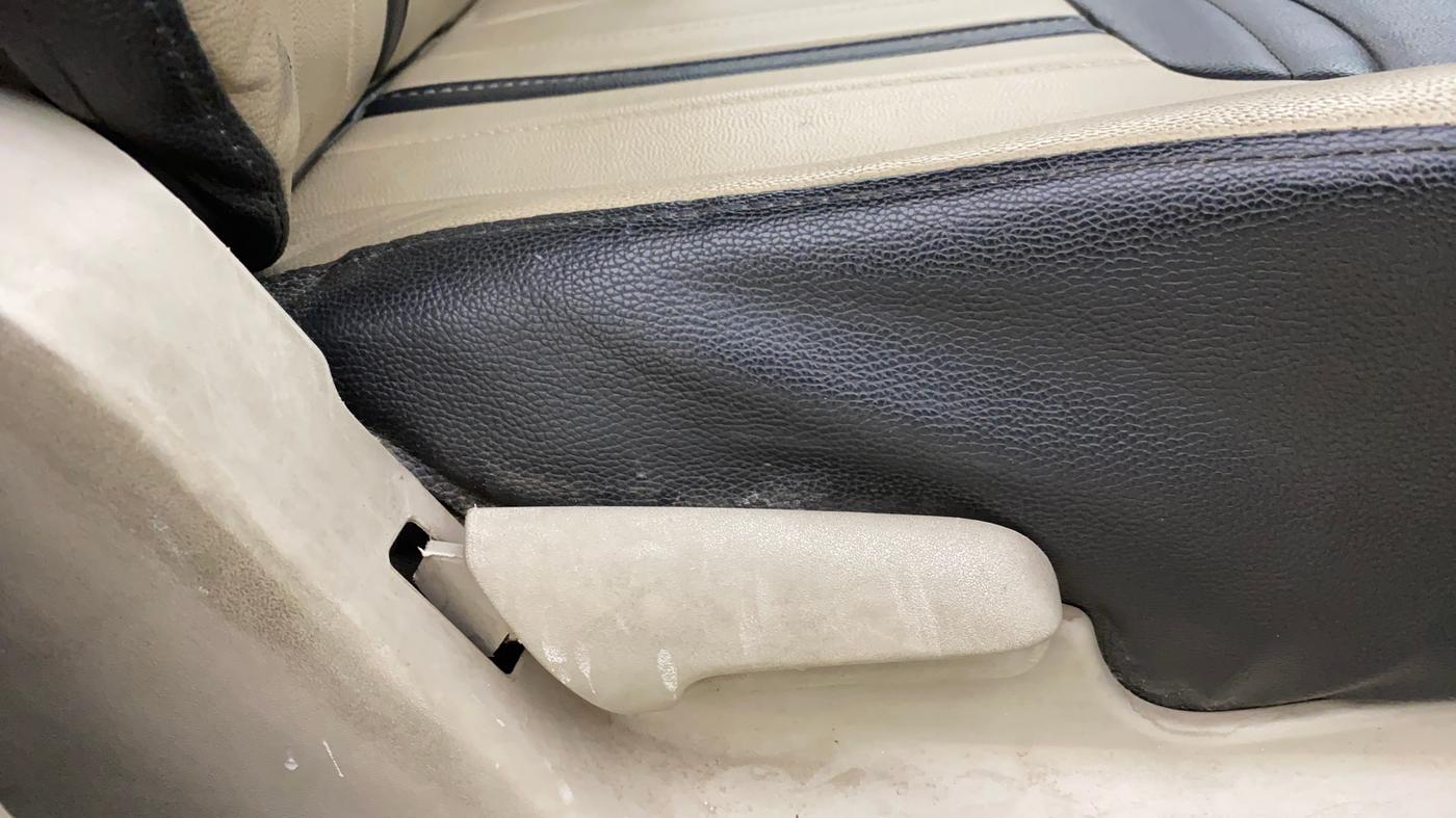2018 Maruti Celerio VXI CNG, CNG, Manual, 1,12,016 km, Driver Side Adjustment Panel