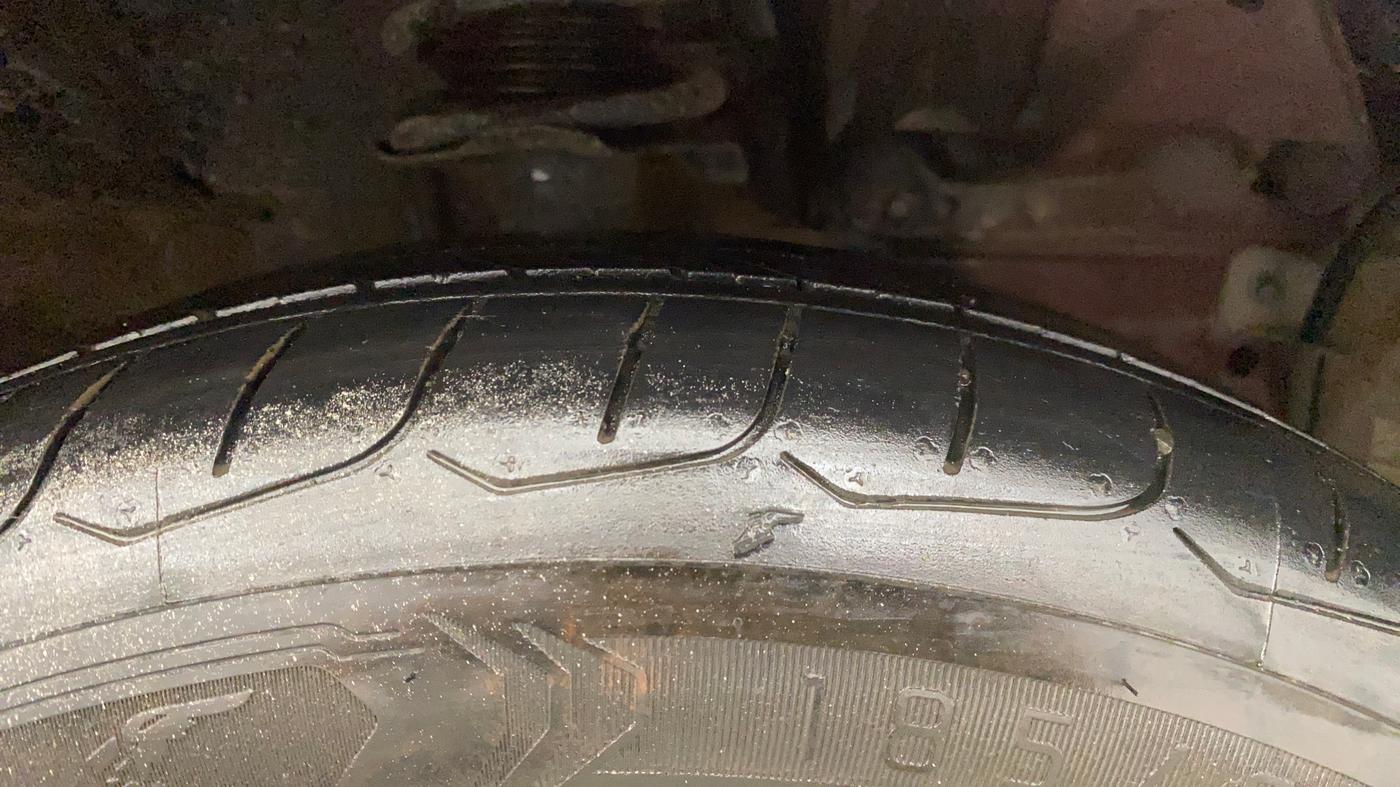 2015 Nissan Sunny XV PETROL, Petrol, Manual, 1,28,681 km, Right Front Tyre Tread