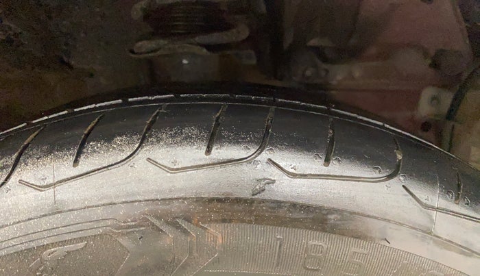 2015 Nissan Sunny XV PETROL, Petrol, Manual, 1,28,681 km, Right Front Tyre Tread