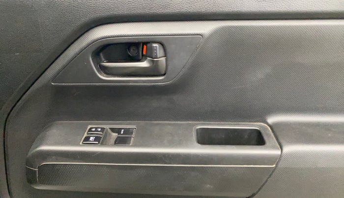 2020 Maruti New Wagon-R LXI CNG (O) 1.0, CNG, Manual, 88,704 km, Driver Side Door Panels Control