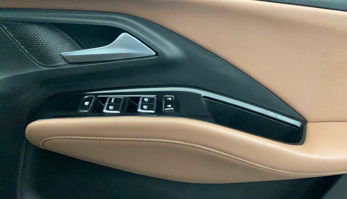 2023 MG HECTOR PLUS SHARP PRO 2.0 TURBO DIESEL 7 STR, Diesel, Manual, 74,430 km, Driver Side Door Panels Control