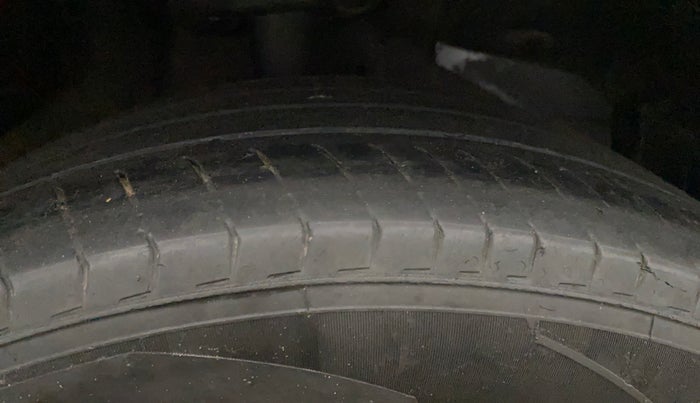 2023 MG HECTOR PLUS SHARP PRO 2.0 TURBO DIESEL 7 STR, Diesel, Manual, 74,430 km, Right Front Tyre Tread