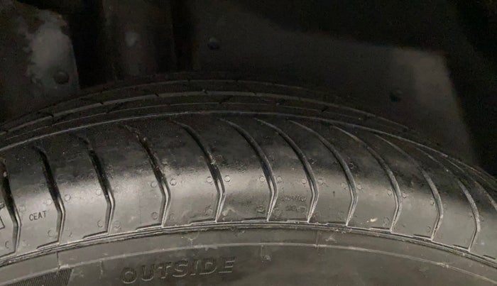 2023 MG HECTOR PLUS SHARP PRO 2.0 TURBO DIESEL 7 STR, Diesel, Manual, 74,430 km, Right Rear Tyre Tread