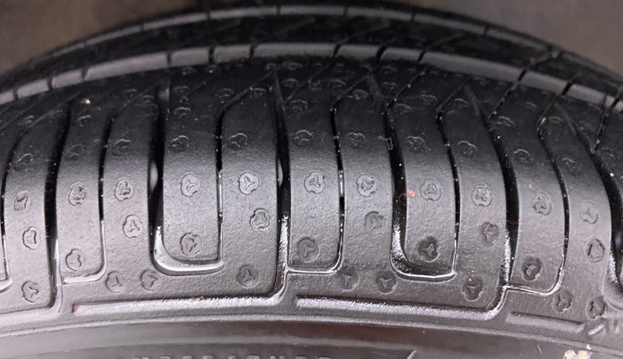 2017 Maruti Alto K10 VXI P, Petrol, Manual, 52,277 km, Right Front Tyre Tread