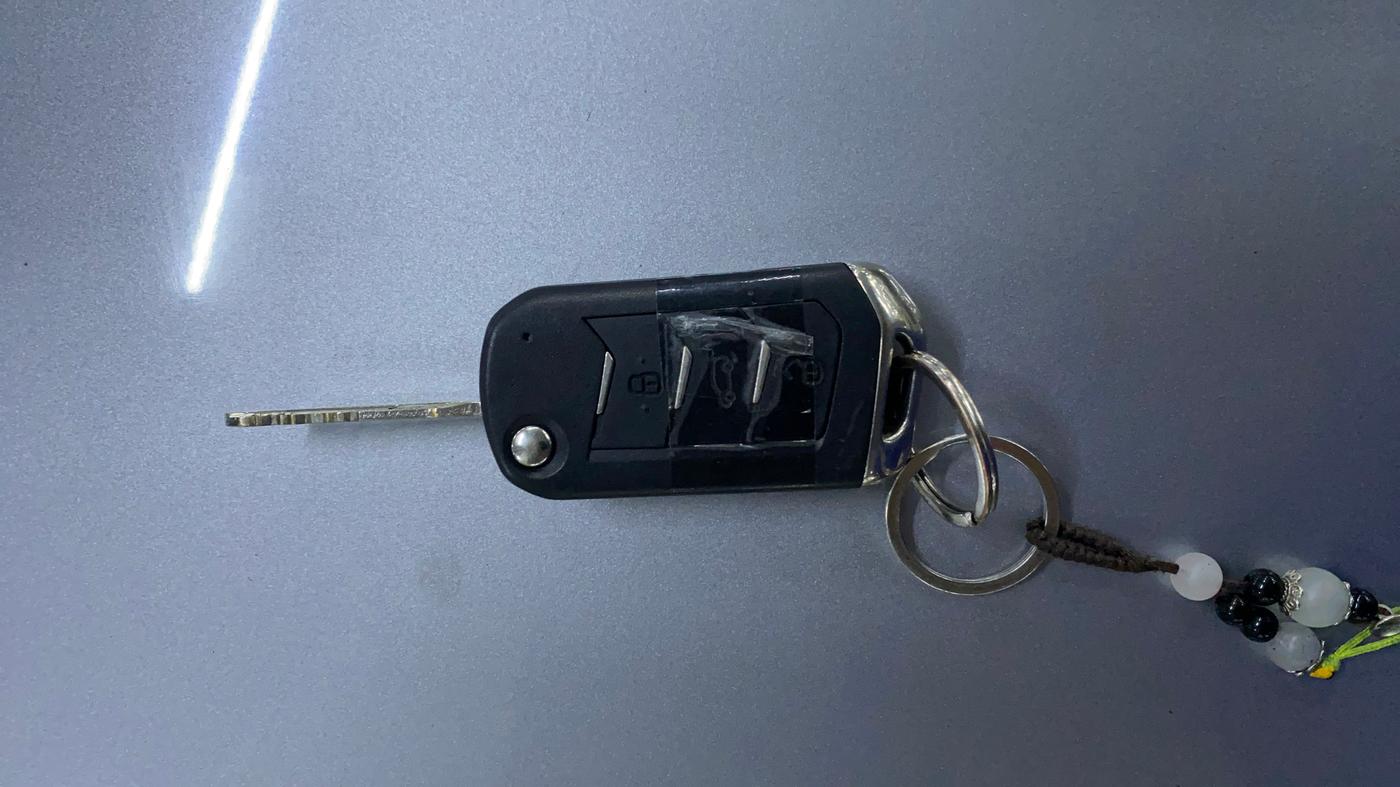 2023 Mahindra XUV300 W6 1.2 PETROL, Petrol, Manual, 41,020 km, Key Close Up