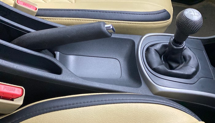 2019 Honda City V MT PETROL, Petrol, Manual, 34,374 km, Gear Lever