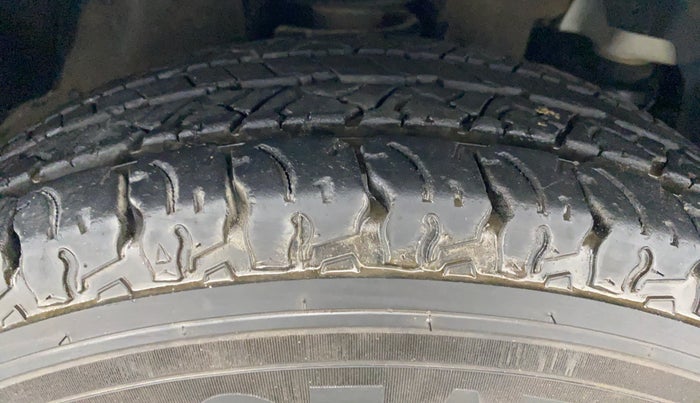 2018 Mahindra TUV300 T6+, Diesel, Manual, 18,519 km, Right Front Tyre Tread