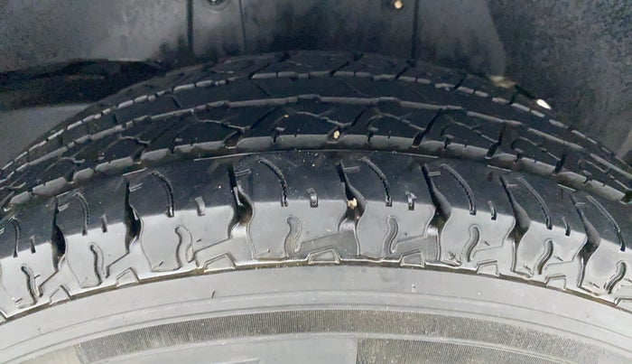 2018 Mahindra TUV300 T6+, Diesel, Manual, 18,519 km, Left Rear Tyre Tread