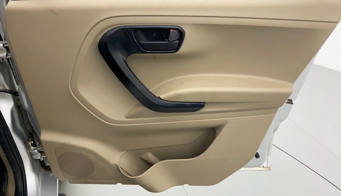 2018 Mahindra TUV300 T6+, Diesel, Manual, 18,519 km, Driver Side Door Panels Control