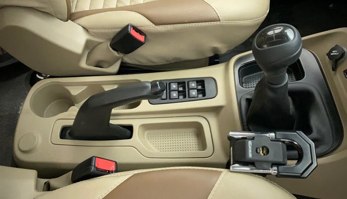 2018 Mahindra TUV300 T6+, Diesel, Manual, 18,519 km, Gear Lever