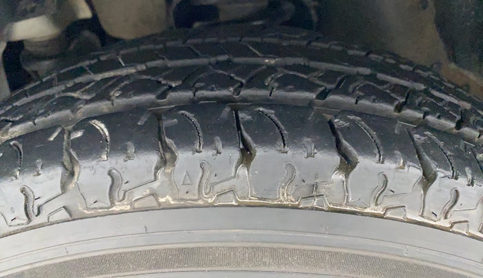 2018 Mahindra TUV300 T6+, Diesel, Manual, 18,519 km, Left Front Tyre Tread