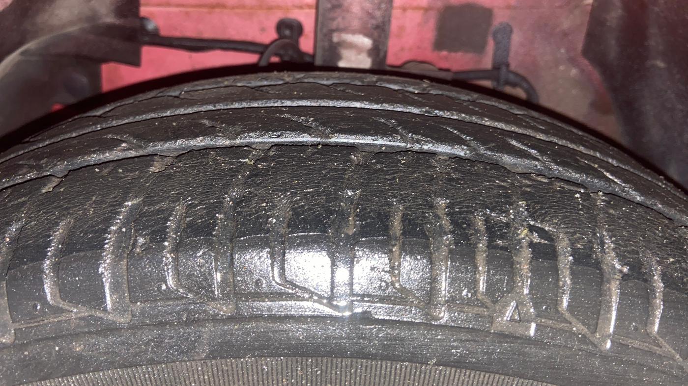 2015 Tata Bolt XMS REVOTRON, Petrol, Manual, 97,696 km, Left Front Tyre Tread