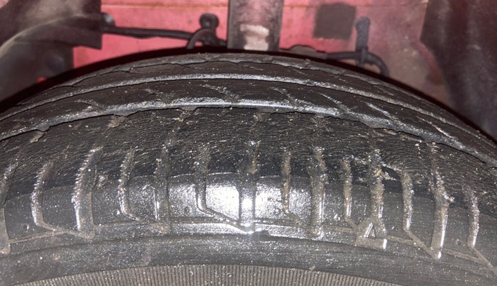 2015 Tata Bolt XMS REVOTRON, Petrol, Manual, 97,657 km, Left Front Tyre Tread