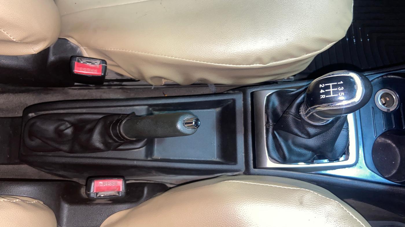 2015 Tata Bolt XMS REVOTRON, Petrol, Manual, 97,696 km, Gear Lever