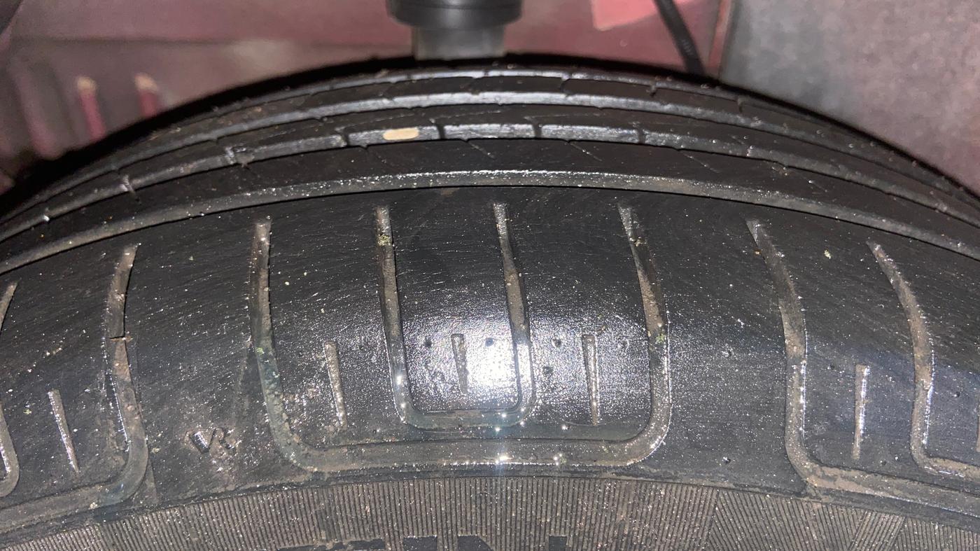 2015 Tata Bolt XMS REVOTRON, Petrol, Manual, 97,696 km, Right Rear Tyre Tread