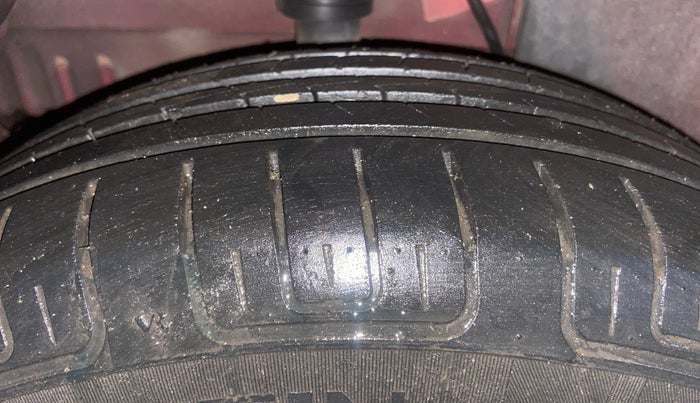 2015 Tata Bolt XMS REVOTRON, Petrol, Manual, 97,657 km, Right Rear Tyre Tread