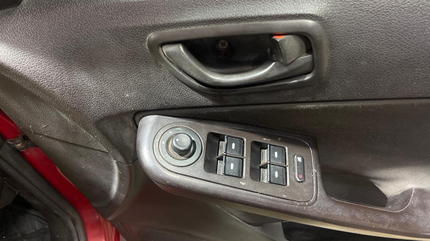 2015 Tata Bolt XMS REVOTRON, Petrol, Manual, 97,696 km, Driver Side Door Panels Control