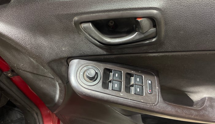 2015 Tata Bolt XMS REVOTRON, Petrol, Manual, 97,657 km, Driver Side Door Panels Control