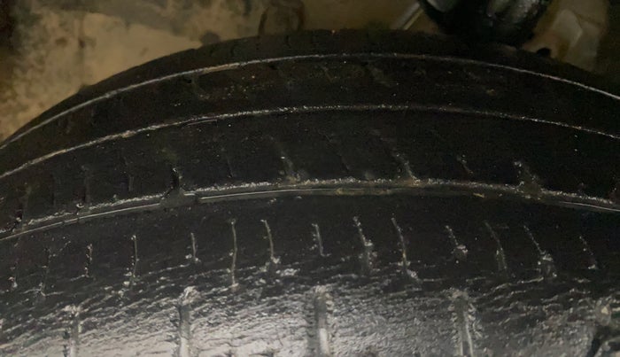 2013 Honda Amaze 1.2L I-VTEC S, Petrol, Manual, 1,10,612 km, Left Front Tyre Tread