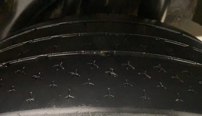 2013 Honda Amaze 1.2L I-VTEC S, Petrol, Manual, 1,10,612 km, Left Rear Tyre Tread