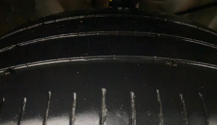 2013 Honda Amaze 1.2L I-VTEC S, Petrol, Manual, 1,10,612 km, Right Front Tyre Tread