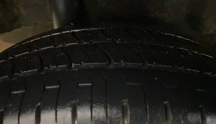 2013 Honda Amaze 1.2L I-VTEC S, Petrol, Manual, 1,10,612 km, Right Rear Tyre Tread