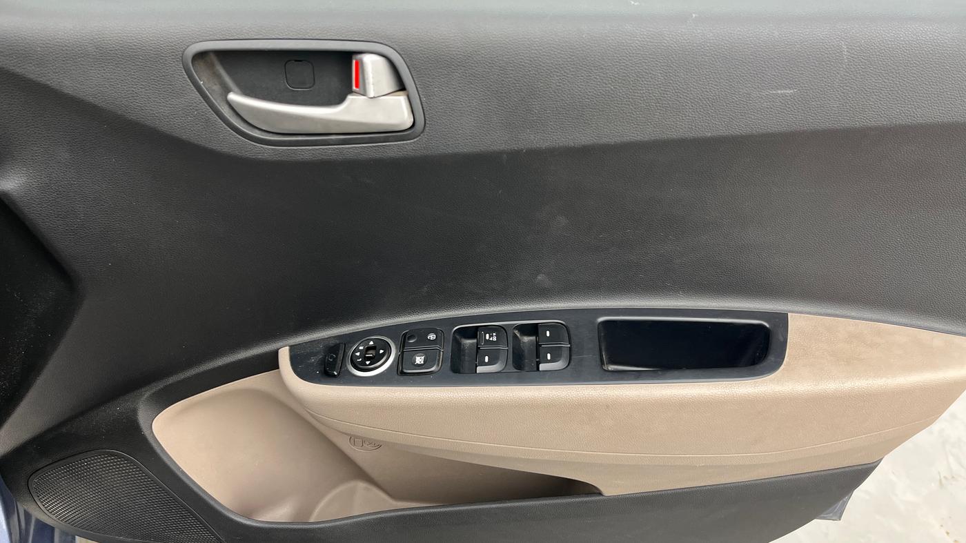 2014 Hyundai Xcent S AT 1.2 (O), Petrol, Automatic, 53,698 km, Driver Side Door Panels Control
