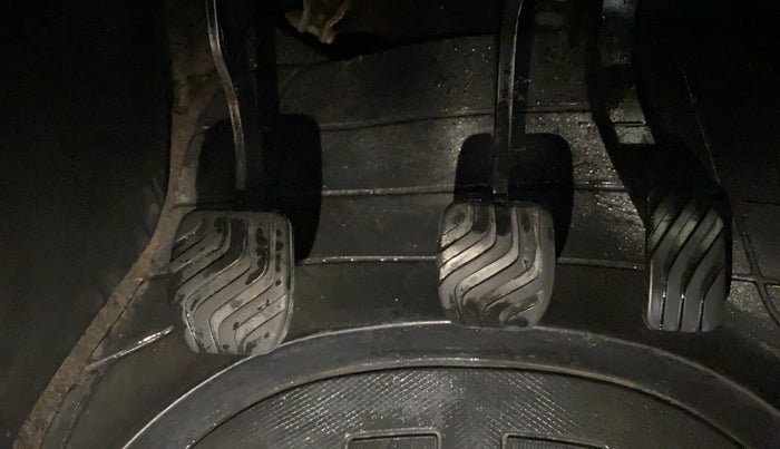 2019 Renault TRIBER RXT, CNG, Manual, 61,119 km, Pedals