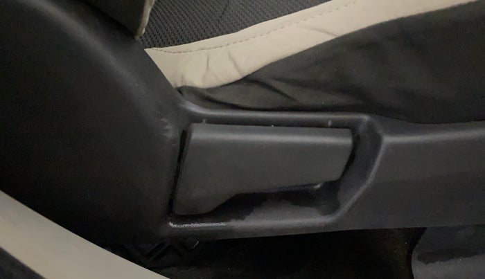 2019 Renault TRIBER RXT, CNG, Manual, 61,119 km, Driver Side Adjustment Panel