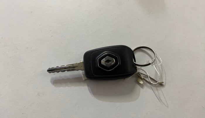 2019 Renault TRIBER RXT, CNG, Manual, 61,119 km, Key Close Up